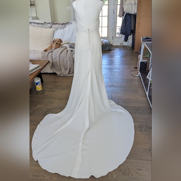 Elegant White Wedding Gown - Picture 6 of 16